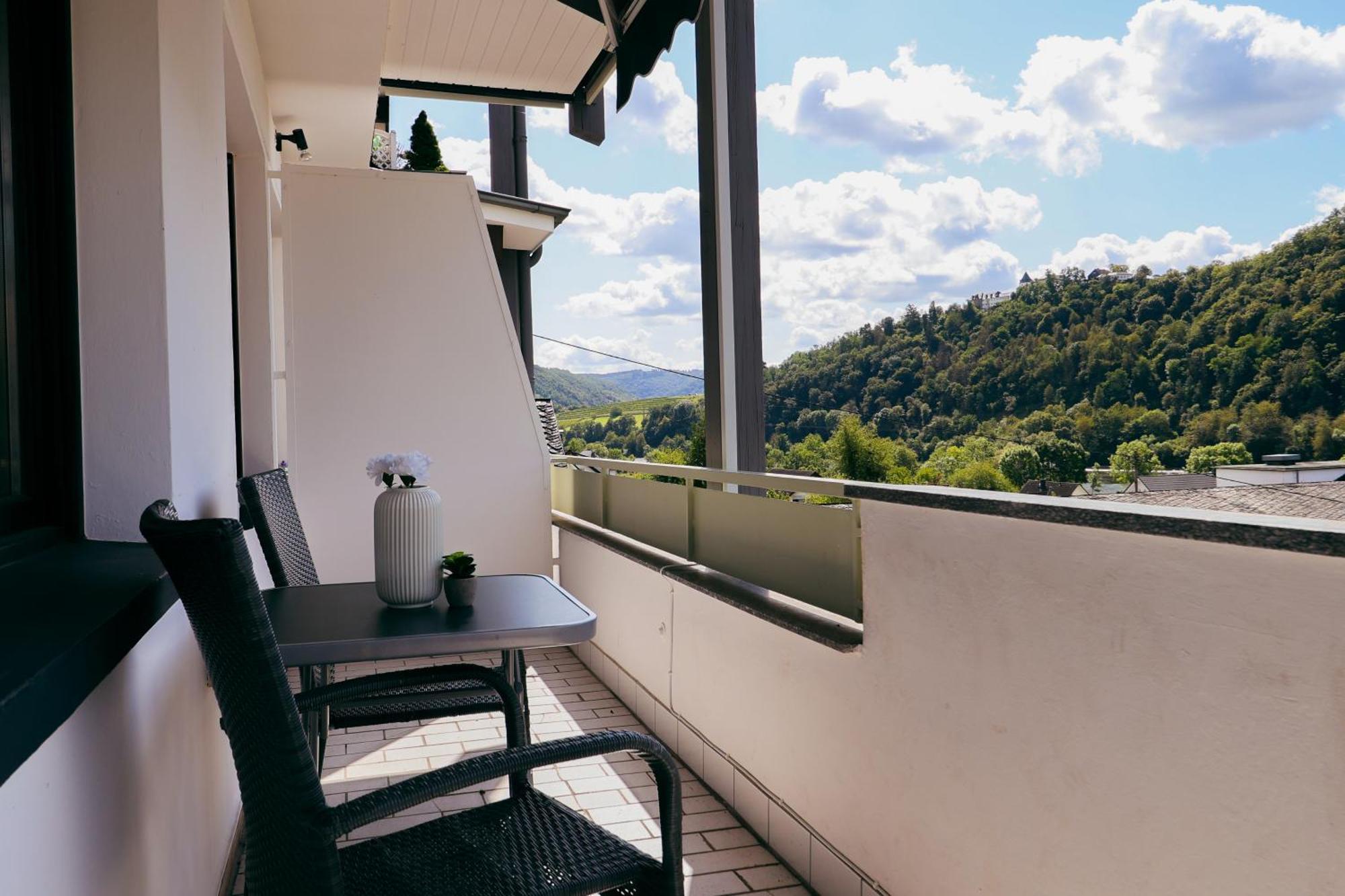 Moderne Fewo Sky Netflix Terrasse Burgblick Boxspringbett Waschtrockner Bullay Exteriör bild