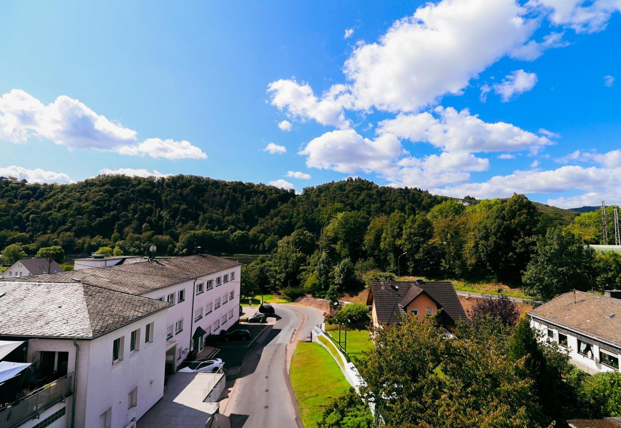 Moderne Fewo Sky Netflix Terrasse Burgblick Boxspringbett Waschtrockner Bullay Exteriör bild